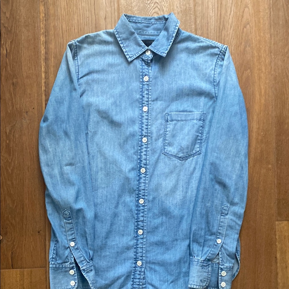 J Crew Women’s Classic Blue Denim Shirt